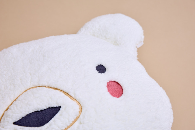 Bouclé-Kissen Teddybär – Ecru