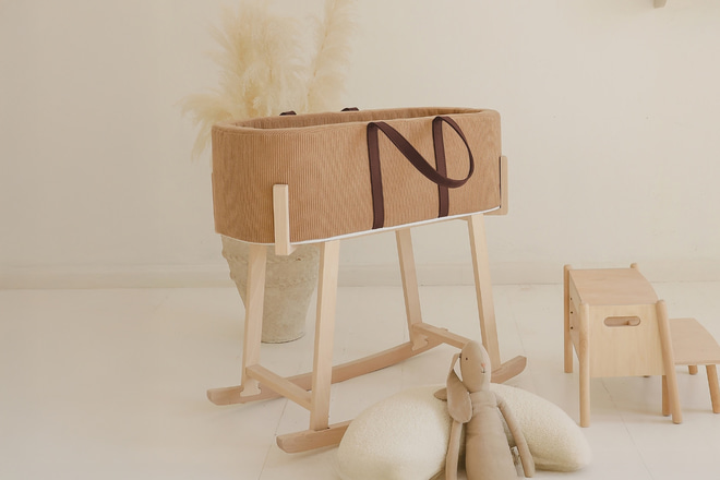 Moseskorb aus Cord mit Schaukelgestell - Mokka