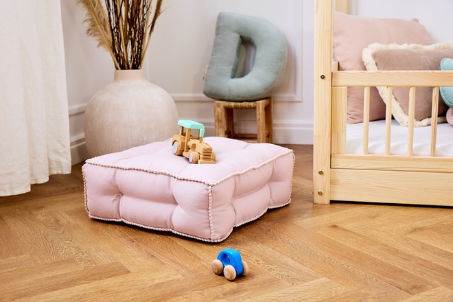 Gepolsterter Boho-Pouf – Puderrosa