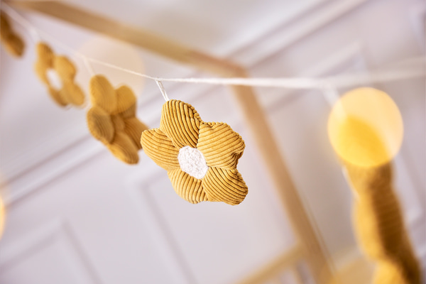 Blumengirlande aus Cord-Samt – Gelb
