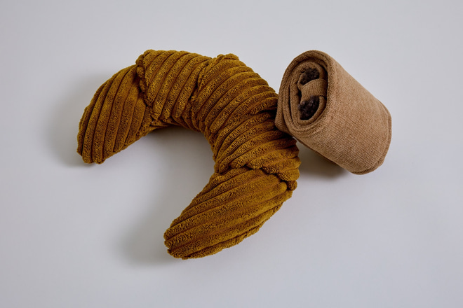 Croissant ze žebrového sametu – Hnědá