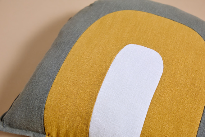 Regenbogenkissen aus Leinen Sunshine Khaki