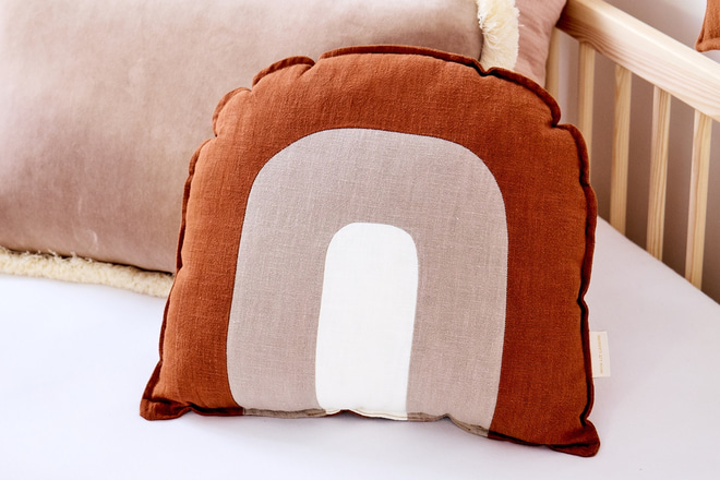 Coussin Arc en Ciel en Lin Caramel
