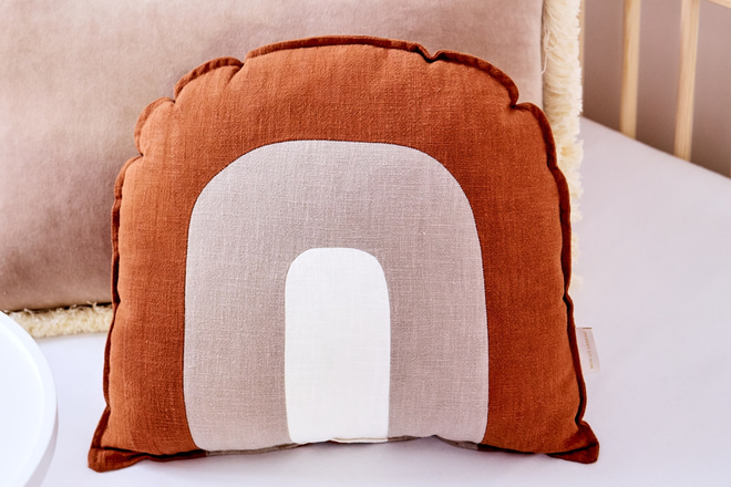 Coussin Arc en Ciel en Lin Caramel