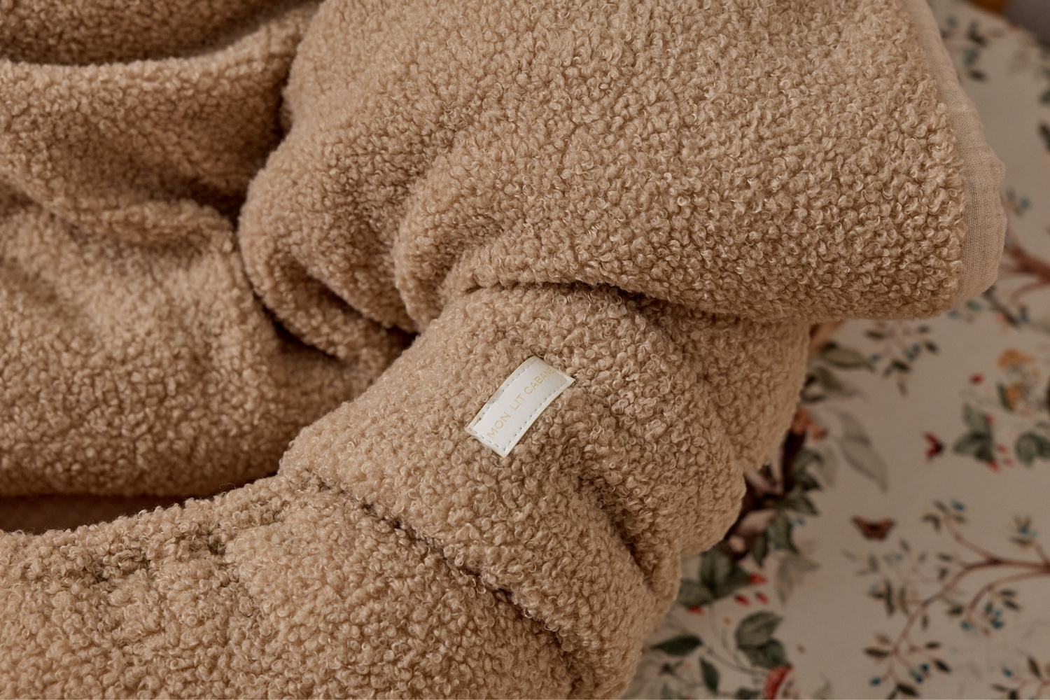 - Réducteur de Lit Bouclé - Cappuccino Set - Marron (Mon Lit Cabane) - Image 4