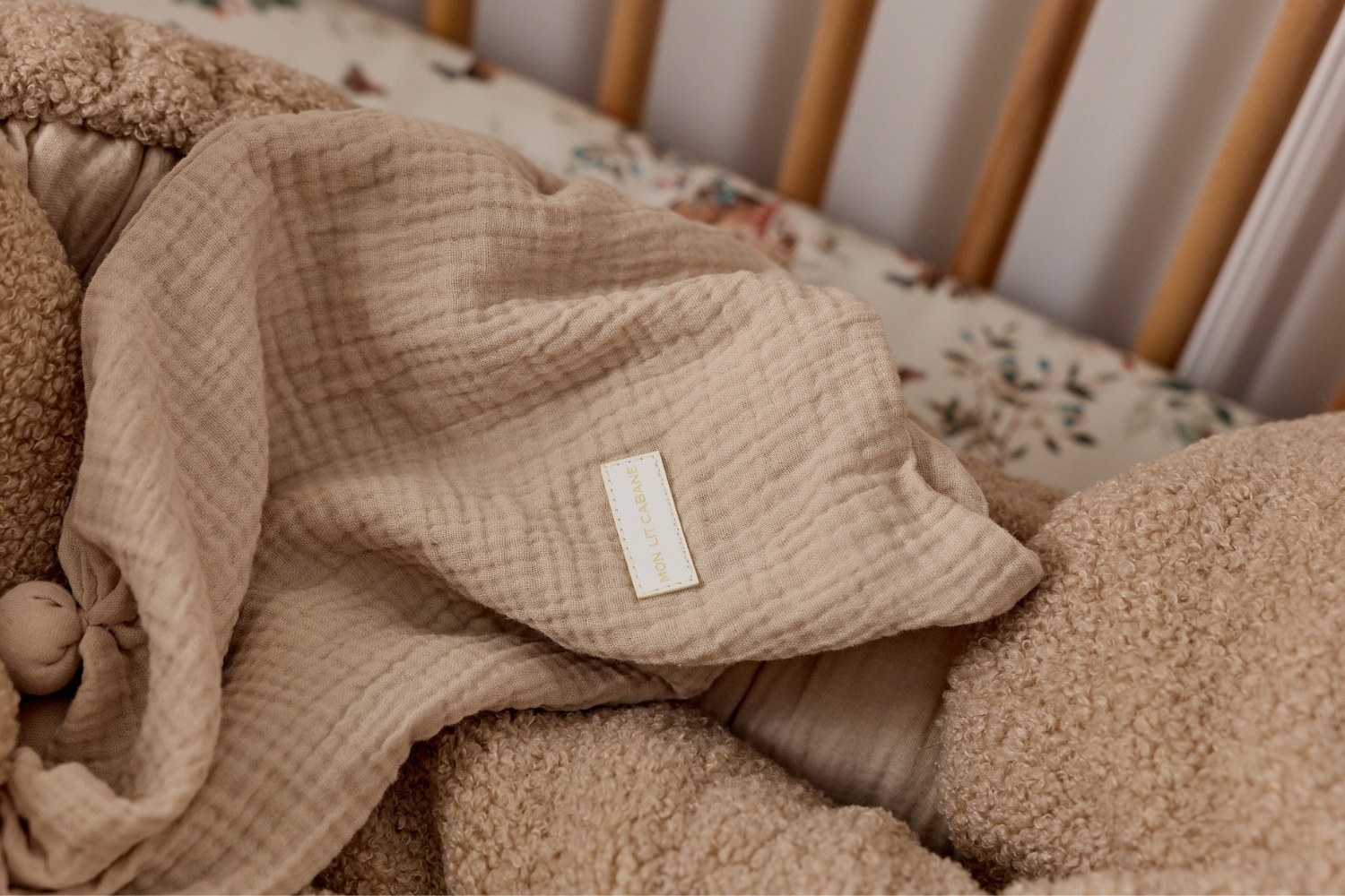- Réducteur de Lit Bouclé - Cappuccino Set - Marron (Mon Lit Cabane) - Image 7