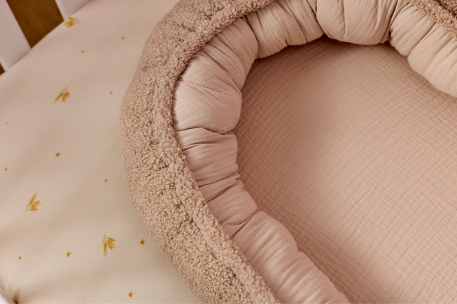 Bouclé Crib Reducer - Cappuccino