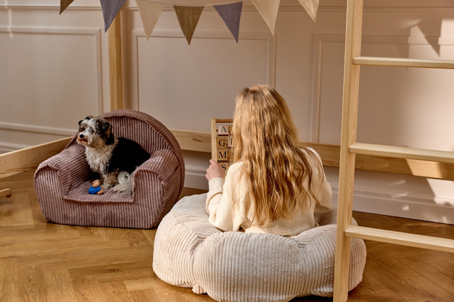 Bouclé Flower Pouf – Cream