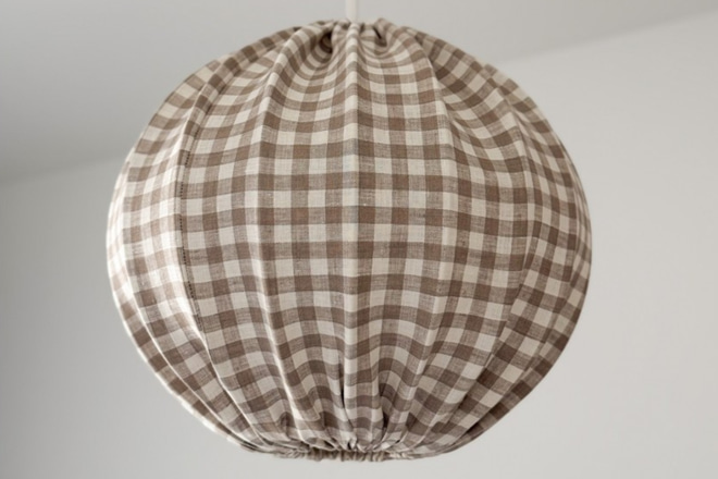 Abat-jour boule en lin à carreaux