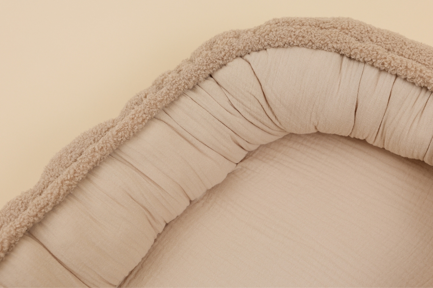 - Réducteur de Lit Bouclé - Cappuccino - Marron (Mon Lit Cabane) - Image 6