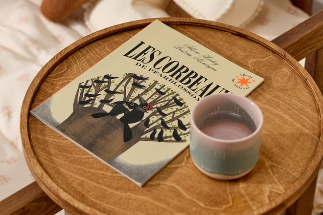 Runder Nachttisch aus Holz - Natur