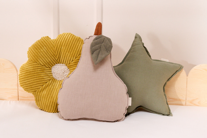 Marguerite Cushion in Corduroy Velvet – Yellow