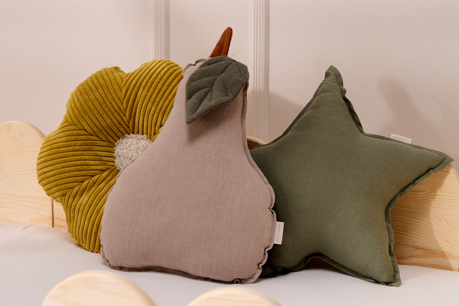 Marguerite Kissen aus Cordvelours – Gelb