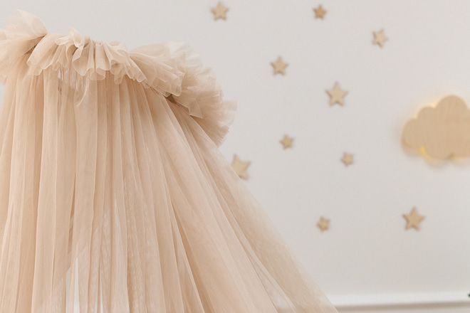 Ciel de lit en Tulle Warm Beige - avec Flèche de Lit