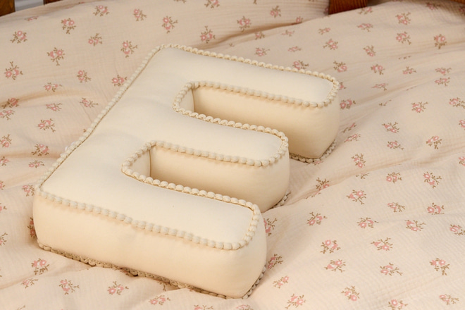 Coussin Lettre E - Boho Vanille