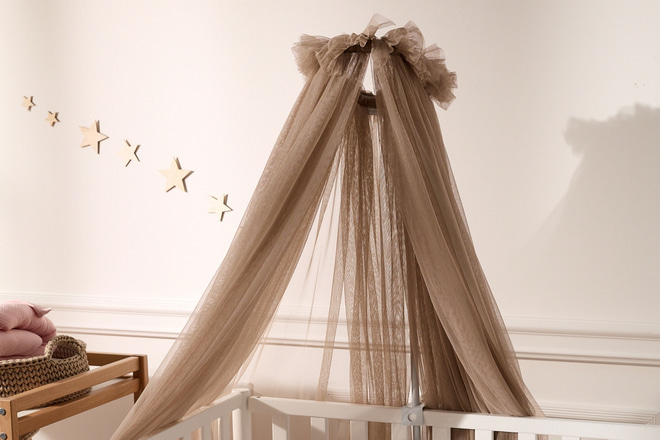Cielo de cama de tul Taupe - con Estructura