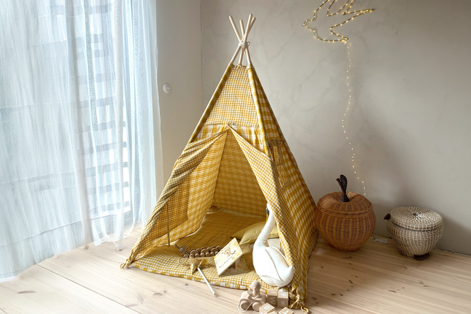 Tipi em Musselina Xadrez com Tapete - Mel