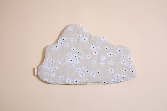 Cloud Pillow – Daisy