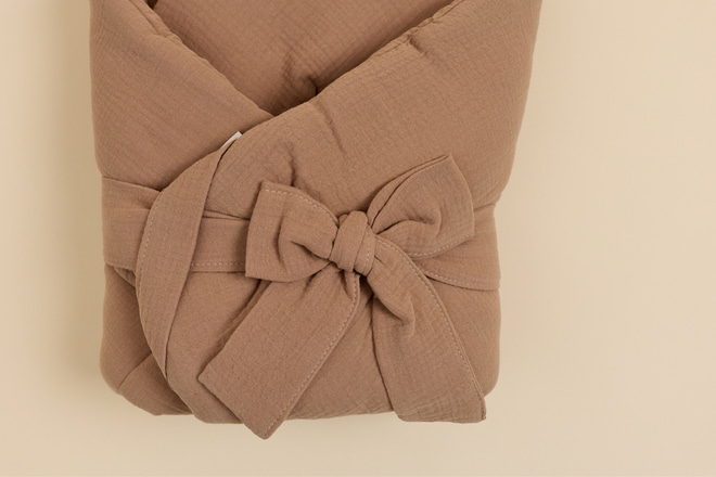 Gigoteuse d'Emmaillotage en Mousseline - Chocolat