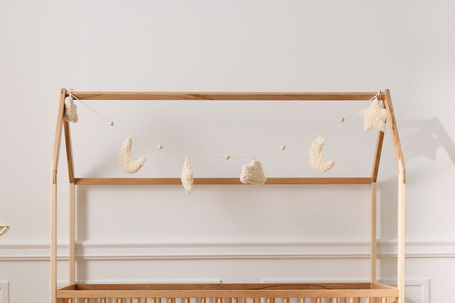 Vanilla Bouclé Garland Nightsky