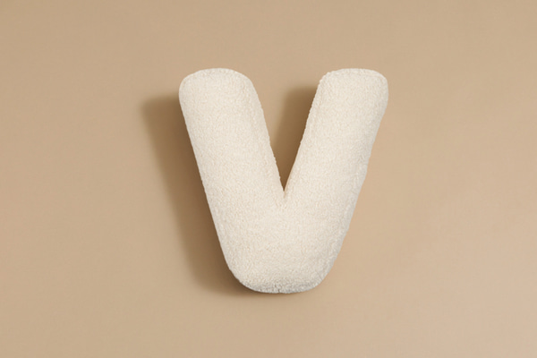 Almofada Letra V - Vanilla Bouclé 