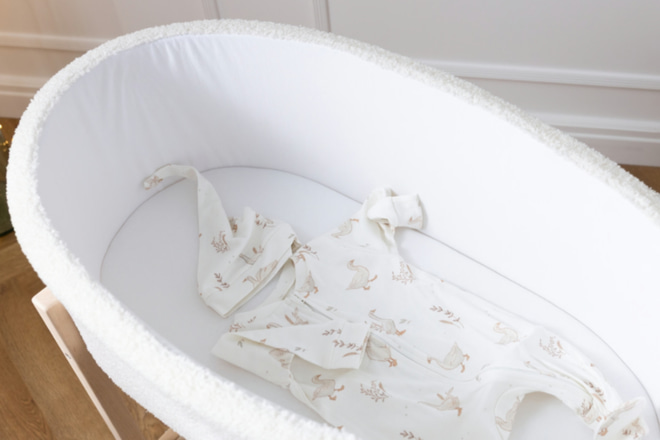 Bouclé Moses Basket with Stand – Vanilla