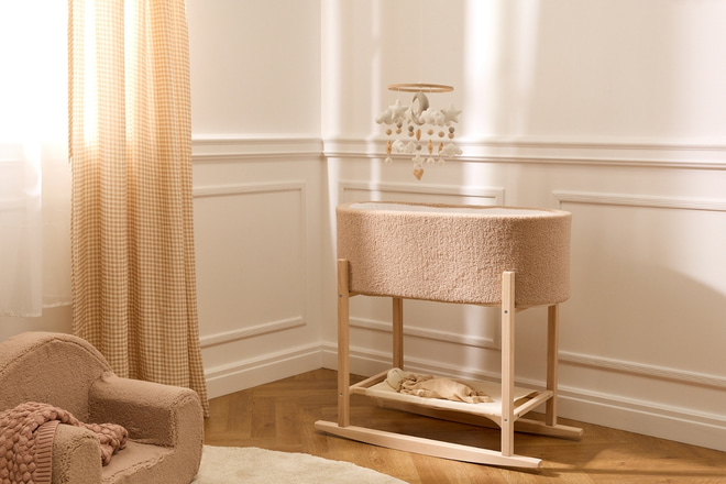 Bouclé Moses Basket with Stand – Cappuccino