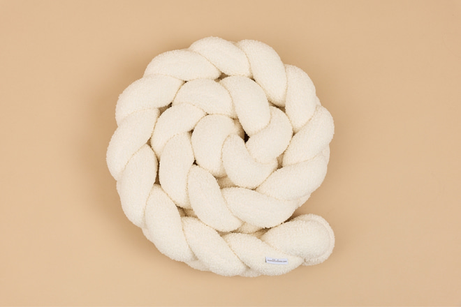 Off White Boucle Bed Bumper - 3 Ropes