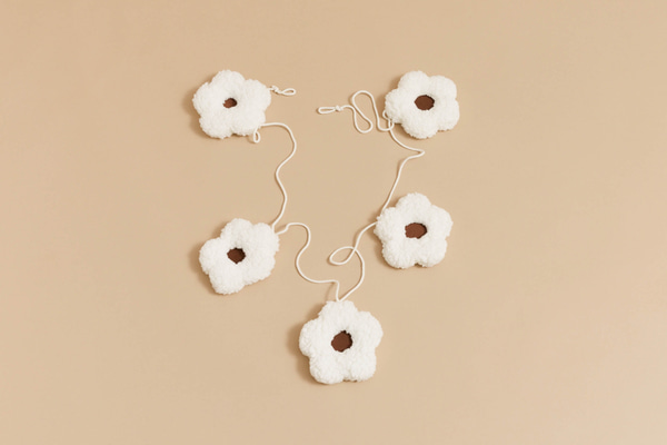 Girlanda Kopretiny Bouclé – Ecru