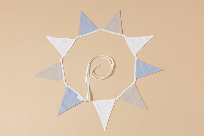 Linen Triangles Garland White and Blue