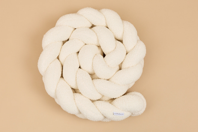 Off White Boucle Bed Bumper - 3 Ropes