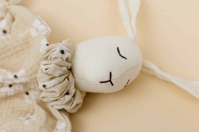 Peluche mantita Huggy Daisy