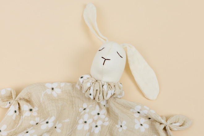 Peluche mantita Huggy Daisy