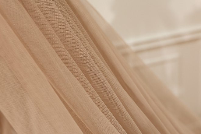 Baldacchino per Lettino Bebè in Tulle Taupe - con Struttura