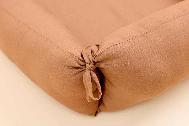 Linen Baby Nest Reducer - Chocolate