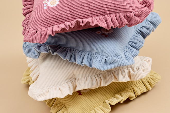 Sametový polštář s žebrováním – Starorůžová
