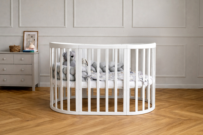 7 in 1 Oval Evolving Cradle - White