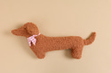 Almofada Cachorro Dachshund com Fitas - Bouclé