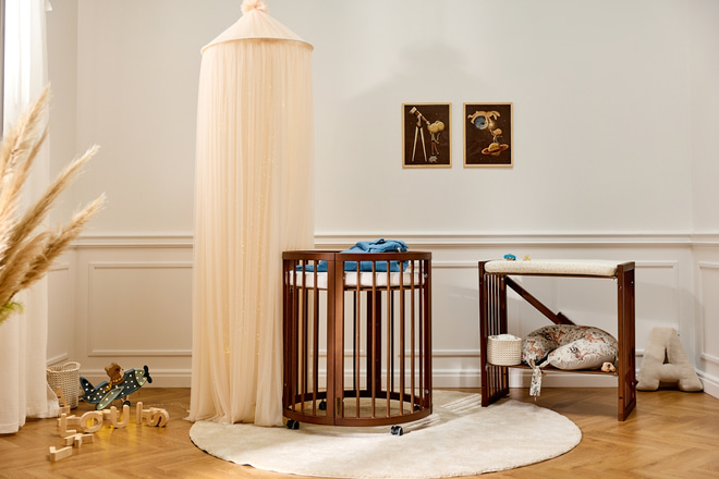9 in 1 Oval Evolving Cradle - Chocolate