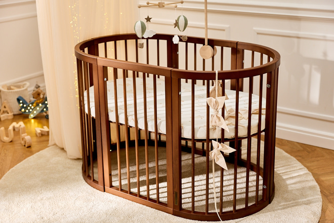 9 in 1 Oval Evolving Cradle - Chocolate