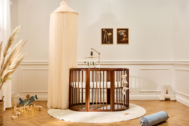 9 in 1 Oval Evolving Cradle - Chocolate