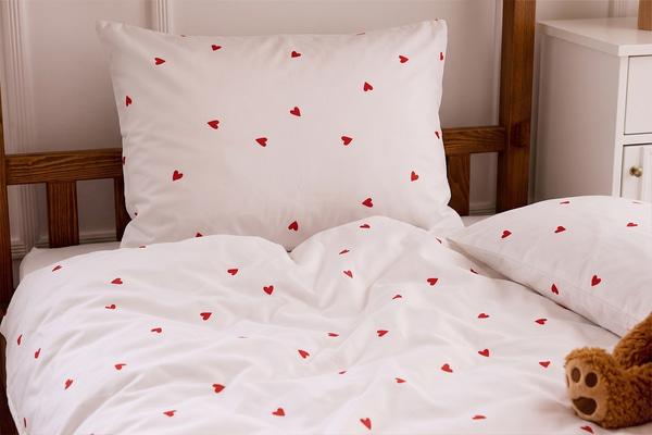 Juego de cama en algodón satinado Corazones de amor 140x200cm