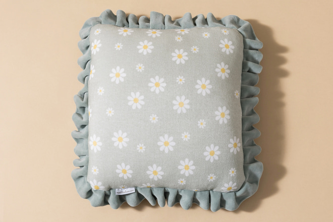 Quadratisches Velour-Kissen - Daisy Salbeigrün
