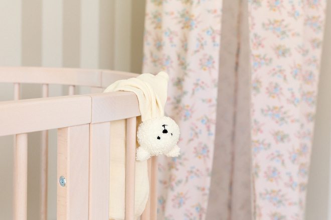 9 in 1 Oval Evolving Cradle - Misty Pink