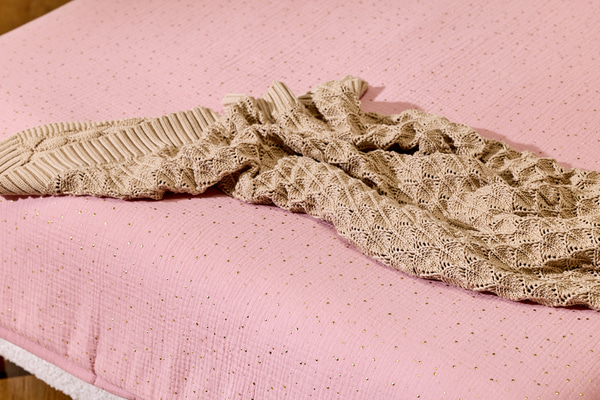 Sada přikrývky a polštáře 120x170 bavlněný mušelín s výplní – Sepia Rosé à Pois Dorés