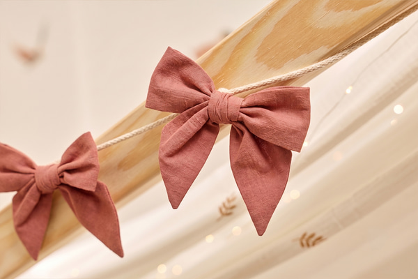 Bow Garland - Vintage Pink