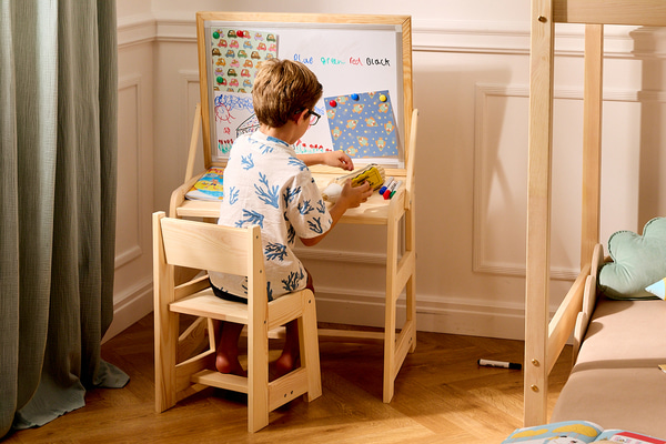 Bureau et Chaise Avec Tableau Magnétique