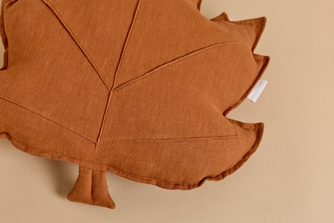 Cojín Hoja de Otoño de Lino – Caramelo