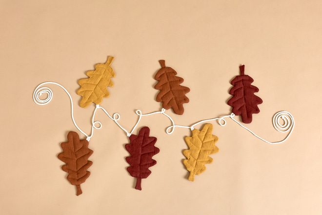 Girlande aus Leinenfrüchten