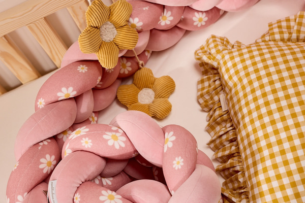 Daisies Powder Pink Bed Bumper - 4 Ropes